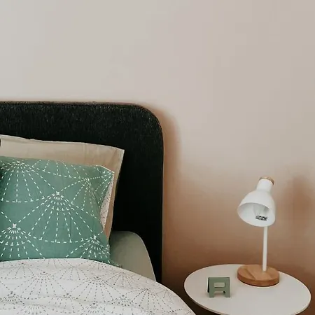 S T R E H E Z A * ティラナ