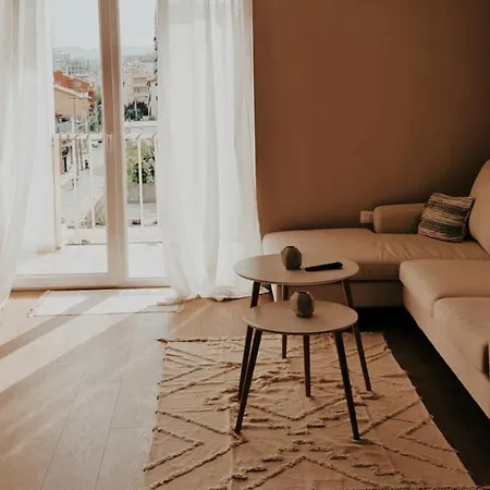 S T R E H E Z A * Tirana