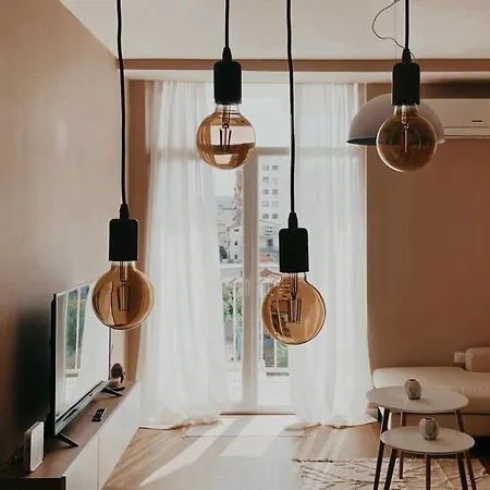 S T R E H E Z A * Tirana