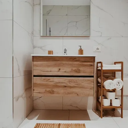 S T R E H E Z A Apartment Tirana