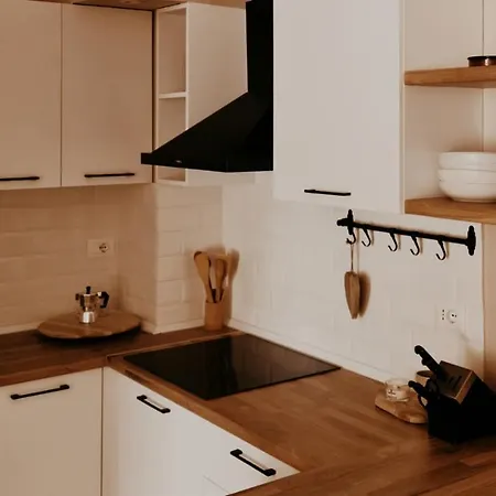 Apartment S T R E H E Z A *